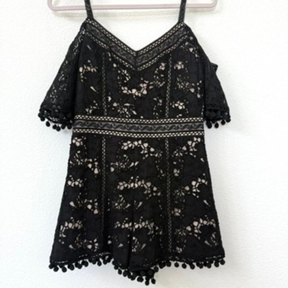 ALICE + OLIVIA Cold Shoulder Lace Romper Black Pom Pom Trim Size 4 Boho Feminine